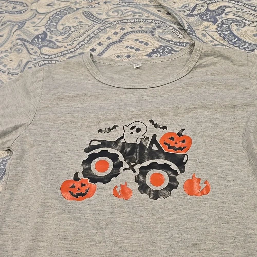 ❤️10/$13 Euc Gray Kids Halloween T-Shirt with Ghost and Pumpkin Design